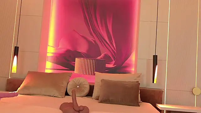 RubyLuxee online show from 12, 10, 2025