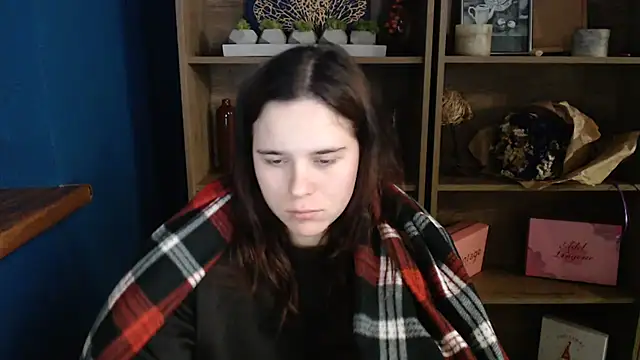 mini girly online show from 6, 10, 2025