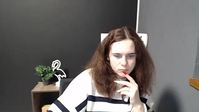 mini girly online show from 25, 2, 2025