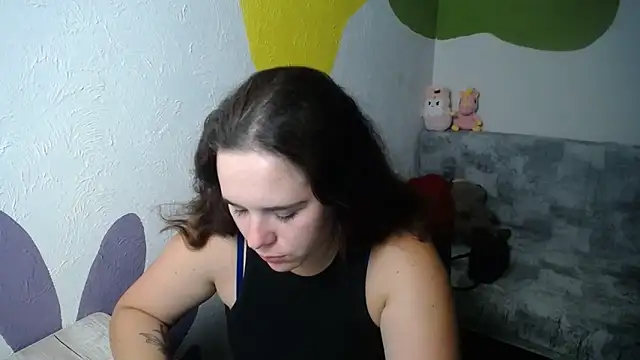 mini girly online show from 10, 9, 2025