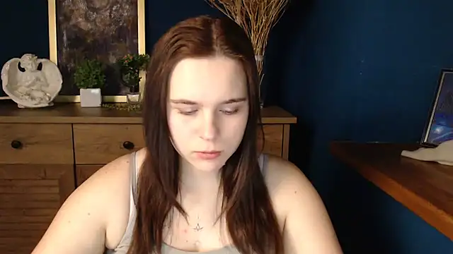 mini girly online show from 3, 11, 2025