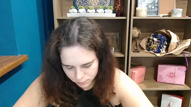 mini girly online show from 4, 10, 2025