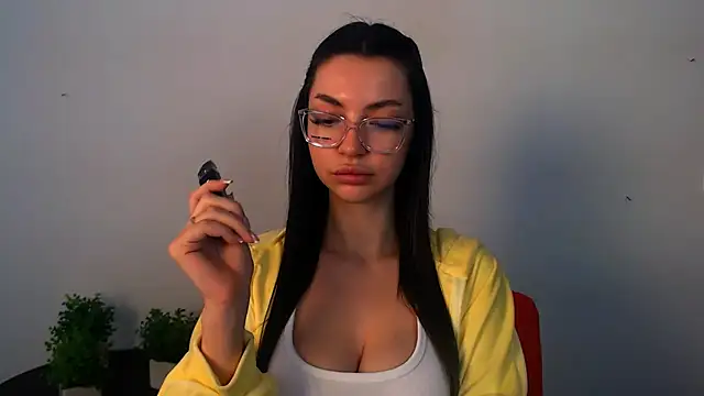 Lexi Jous online show from 4, 5, 2026
