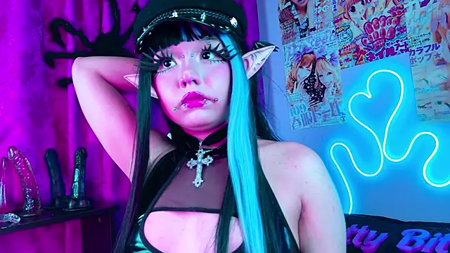 LaytonBox online show from 5, 3, 2025