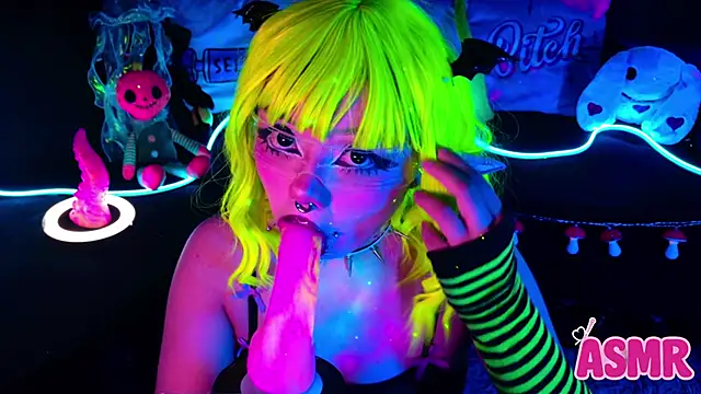 LaytonBox online show from 10, 10, 2025