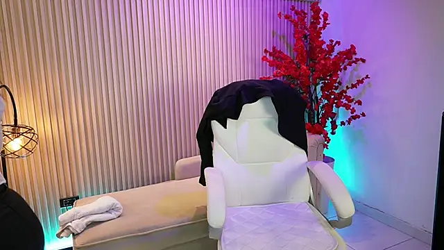 Emma Walkerr  online show from 27, 9, 2025