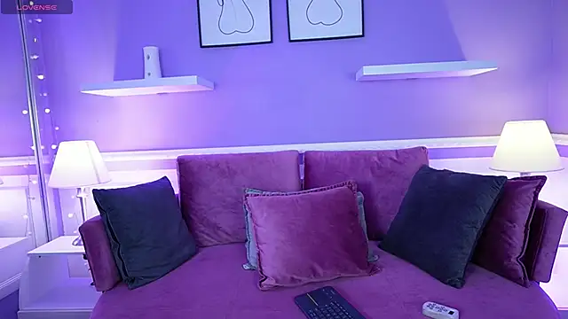 Emma Walkerr  online show from 18, 3, 2025