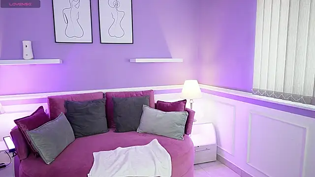 Emma Walkerr  online show from 17, 3, 2025