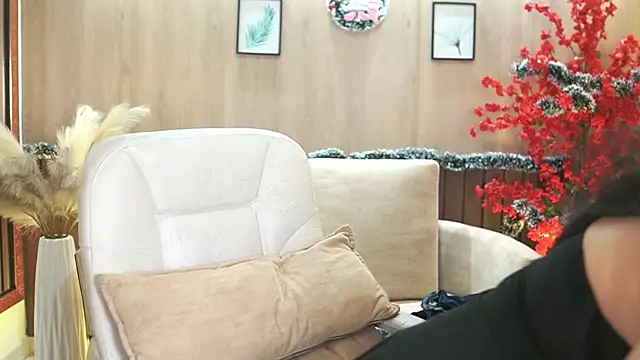 Emma Walkerr  online show from 22, 12, 2025