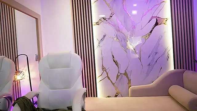 Emma Walkerr  online show from 8, 4, 2026