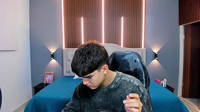 Tommy18   online show from 5, 11, 2025