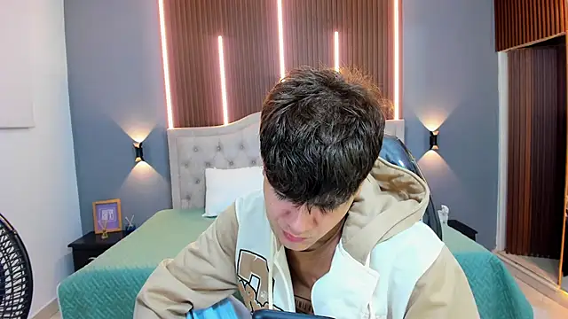 Tommy18   online show from 12, 9, 2025