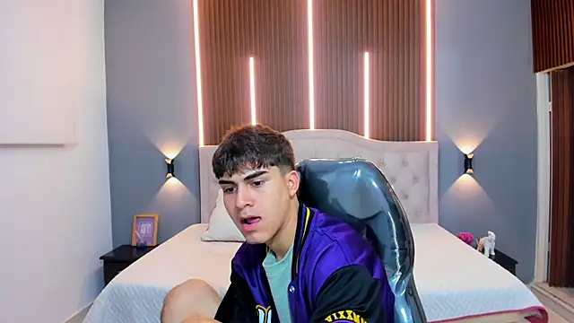 Tommy18   online show from 30, 10, 2025