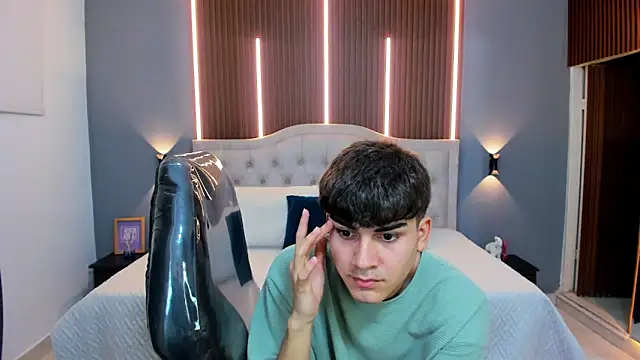 Tommy18   online show from 10, 10, 2025