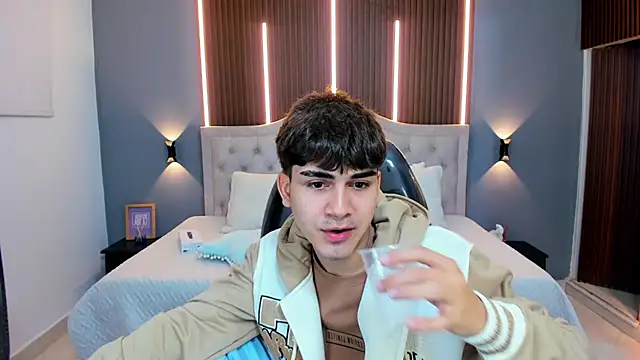 Tommy18   online show from 11, 10, 2025