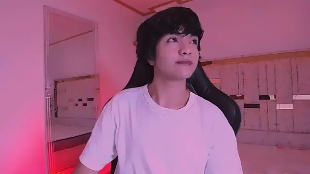 AllanYong18 online show from 13, 3, 2025