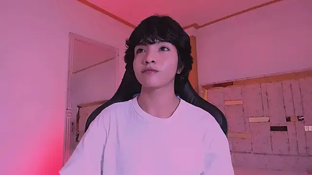 AllanYong18 online show from 13, 3, 2025