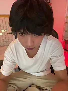 AllanYong18 online show from 8, 3, 2025