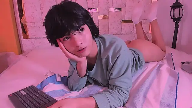 AllanYong18 online show from 19, 3, 2025