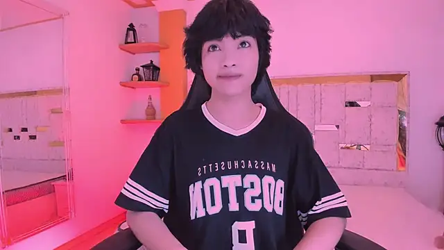 AllanYong18 online show from 7, 3, 2025