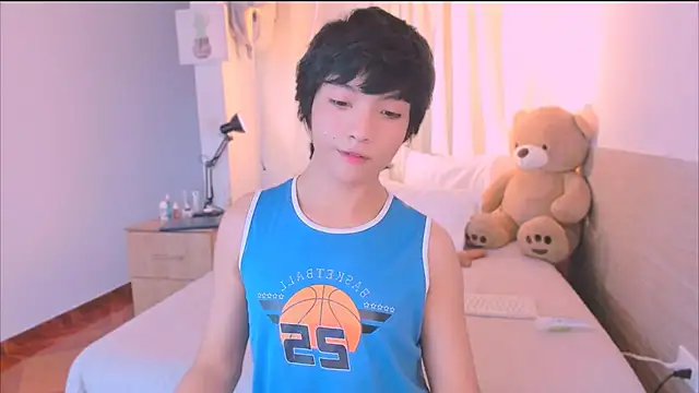 AllanYong18 online show from 12, 10, 2025