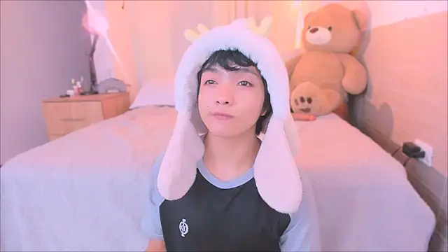 AllanYong18 online show from 24, 9, 2025