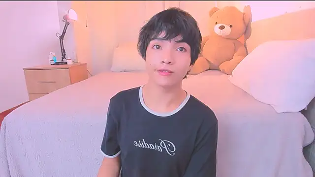 AllanYong18 online show from 24, 10, 2025