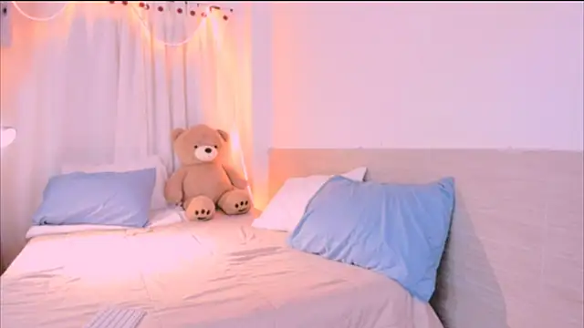 AllanYong18 online show from 17, 12, 2025