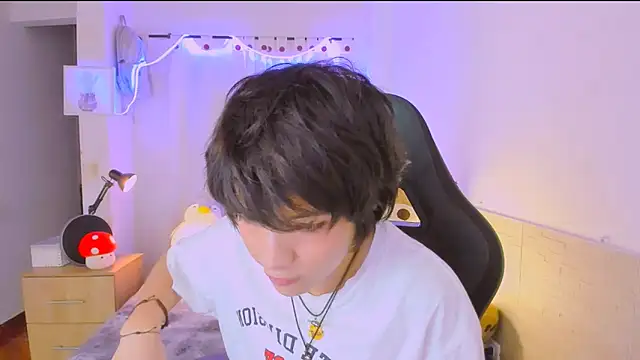 Snapshot of AllanYong18 chatting on 16, 4, 2026 AllanYong18 online show from 16, 4, 2026