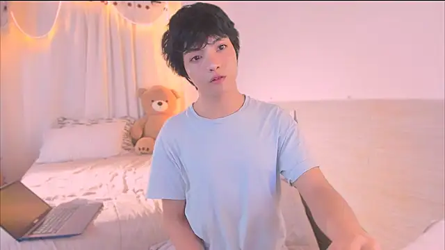 AllanYong18 online show from 11, 11, 2025