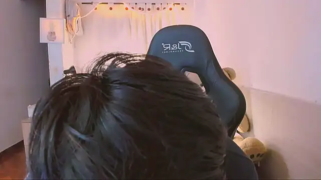 Snapshot of AllanYong18 chatting on 9, 4, 2026 AllanYong18 online show from 9, 4, 2026