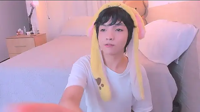 AllanYong18 online show from 10, 10, 2025