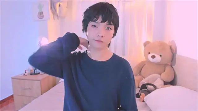 AllanYong18 online show from 4, 10, 2025