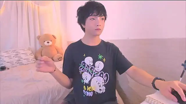 AllanYong18 online show from 4, 11, 2025