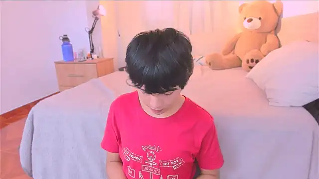 AllanYong18 online show from 5, 10, 2025