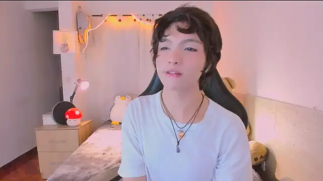 Snapshot of AllanYong18 chatting on 12, 4, 2026 AllanYong18 online show from 12, 4, 2026