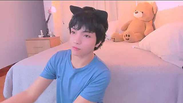 AllanYong18 online show from 20, 10, 2025