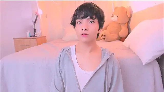 AllanYong18 online show from 28, 10, 2025