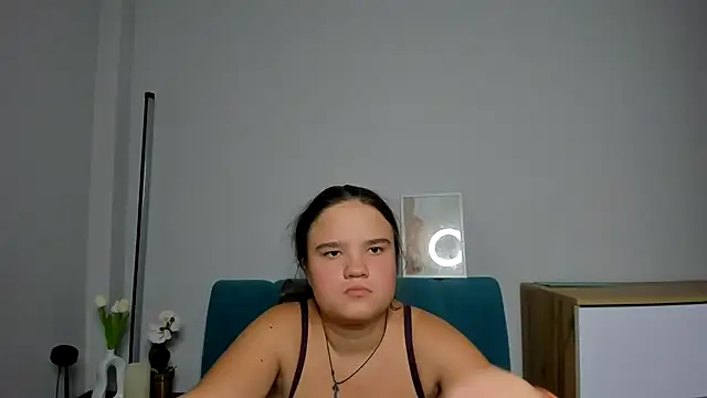 AdeleCruz online show from 6, 10, 2025