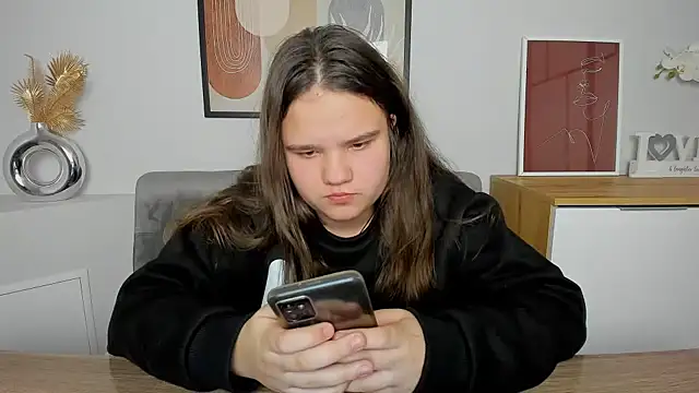 AdeleCruz online show from 4, 3, 2025