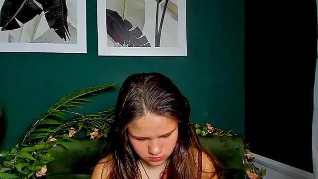 Snapshot of AdeleCruz chatting on 4, 4, 2026 AdeleCruz online show from 4, 4, 2026