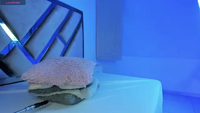 kathy bakerr online show from 16, 4, 2026