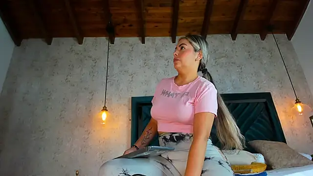 Marttina Ruiz online show from 22, 12, 2025