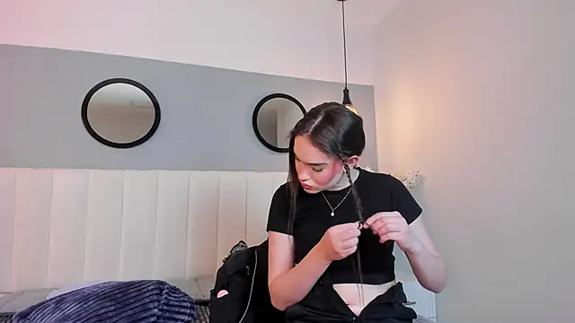 chelsea bolton  online show from 16, 2, 2026