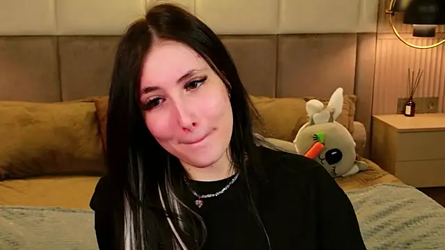 EmmaLawrens online show from 10, 4, 2026