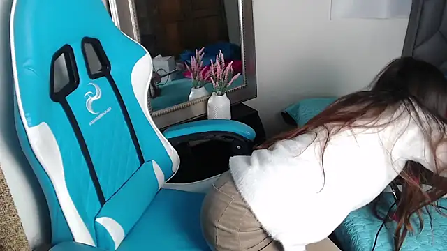 Snapshot of Aleska_Miami chatting on 8, 10, 2025 Aleska Miami online show from 8, 10, 2025