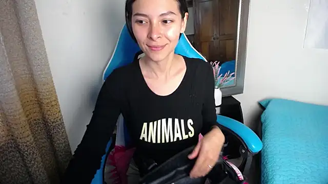 Snapshot of Aleska_Miami chatting on 28, 10, 2025 Aleska Miami online show from 28, 10, 2025