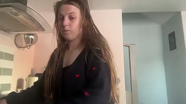 Ella-82 online show from 28, 4, 2026