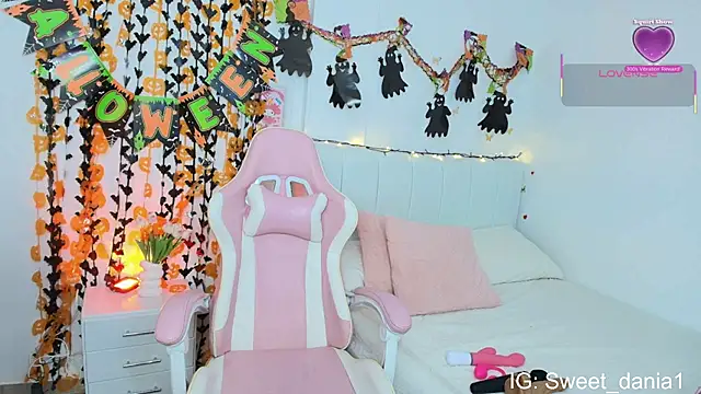 sweet dania  online show from 30, 10, 2025