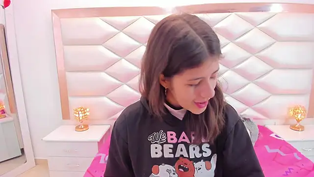 MiaQueen021 online show from 11, 3, 2025